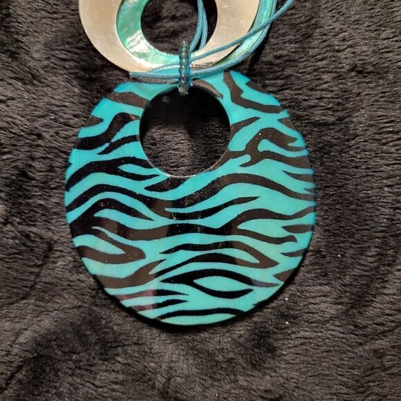 Beautiful necklace with multicolored shells - Picture 6 of 8